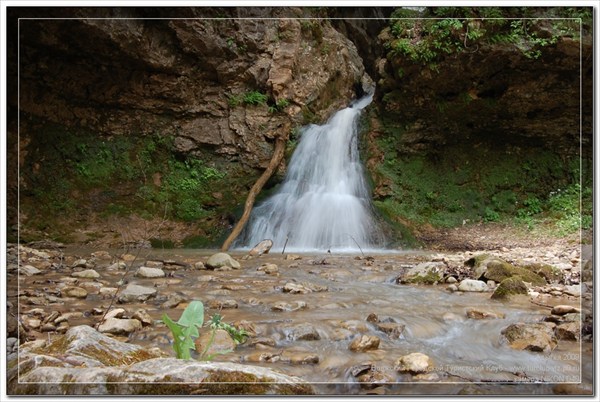 Самый первый водопад в балке-притоке Руфабго